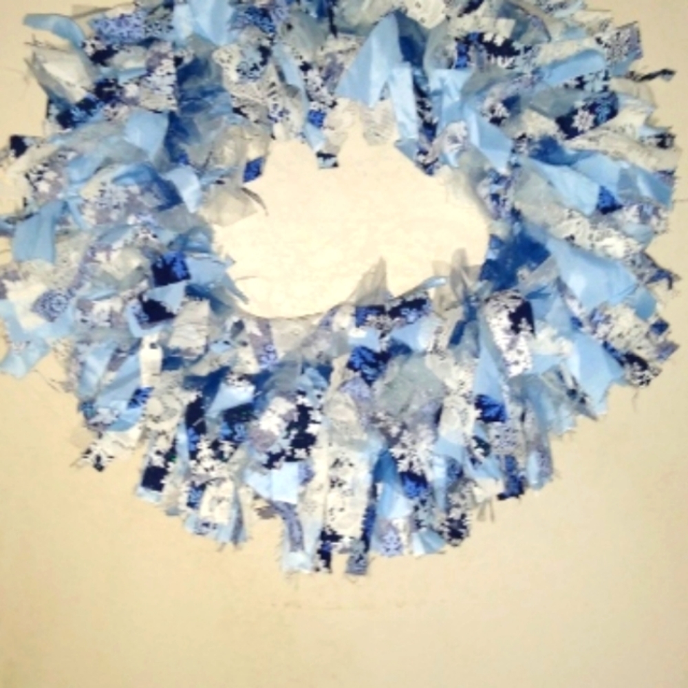 #41 Snowflake Round Fabric Wreath